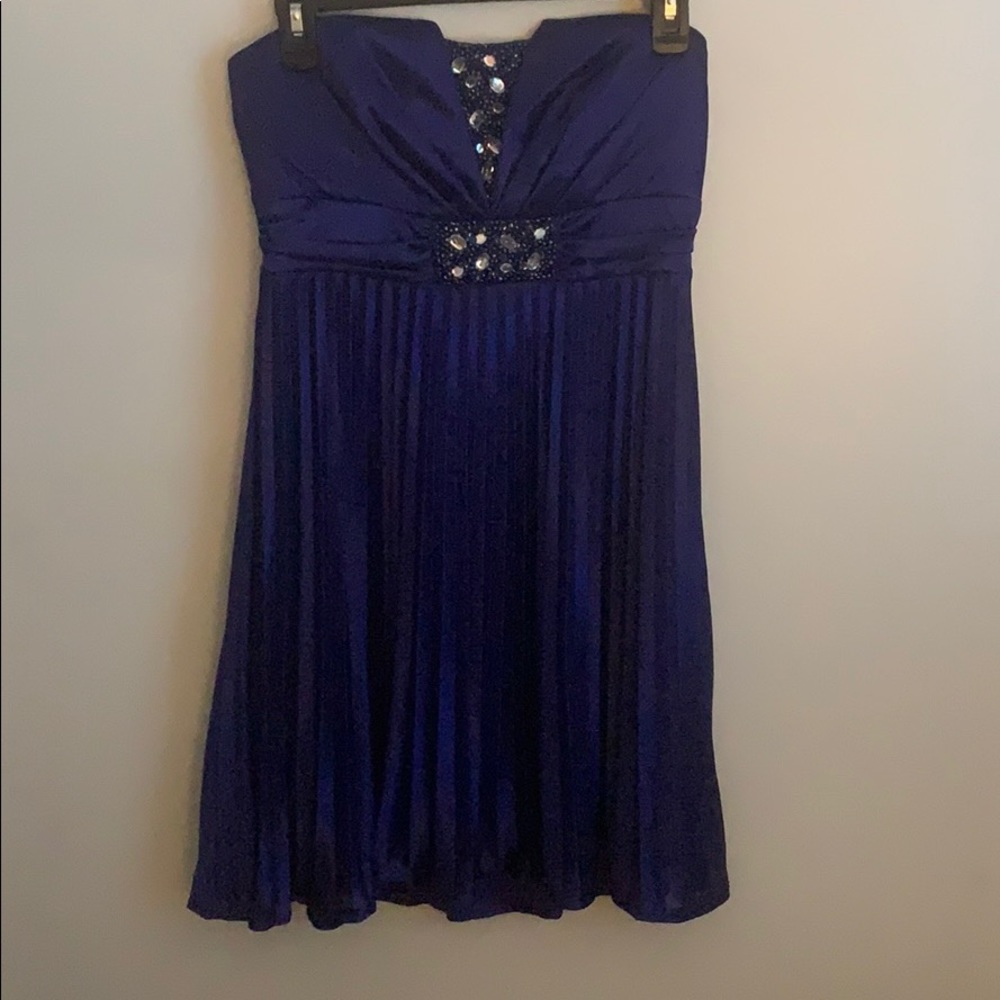 Juniors Strapless formal dress